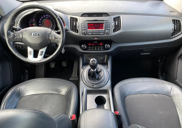 Kia Sportage cena 39800 przebieg: 230000, rok produkcji 2011 z Biecz małe 436